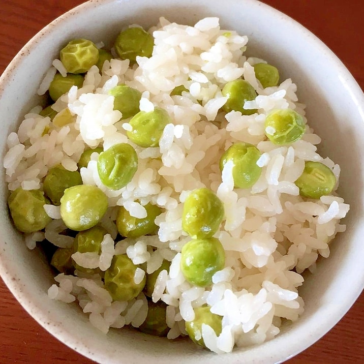 かつおダシの香りが良い♪たっぷりお豆ご飯